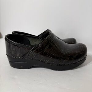 Dansko Women's Professional Silver/Black Crisscross Patent Leather Size 39